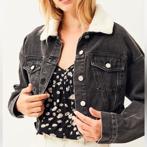 NWOT PacSun Sherpa Collar Cropped Trucker Jacket